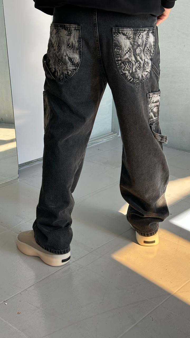 Semi-Baggy Jeans