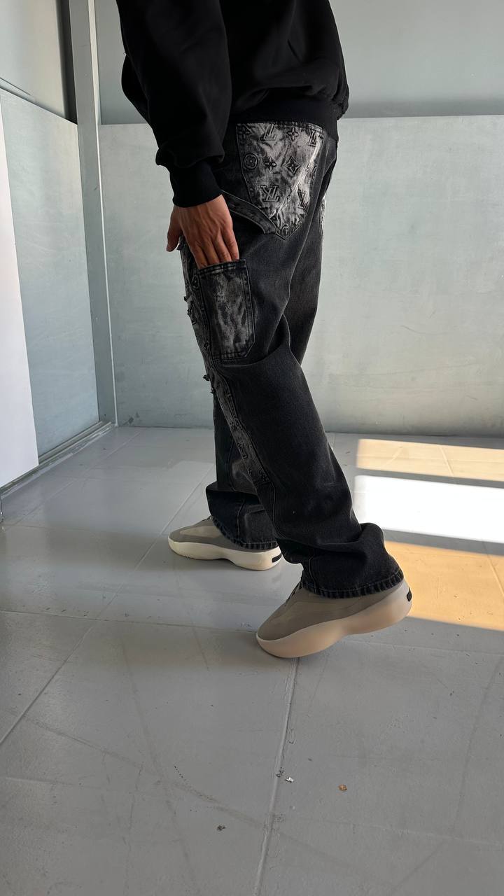 Semi-Baggy Jeans