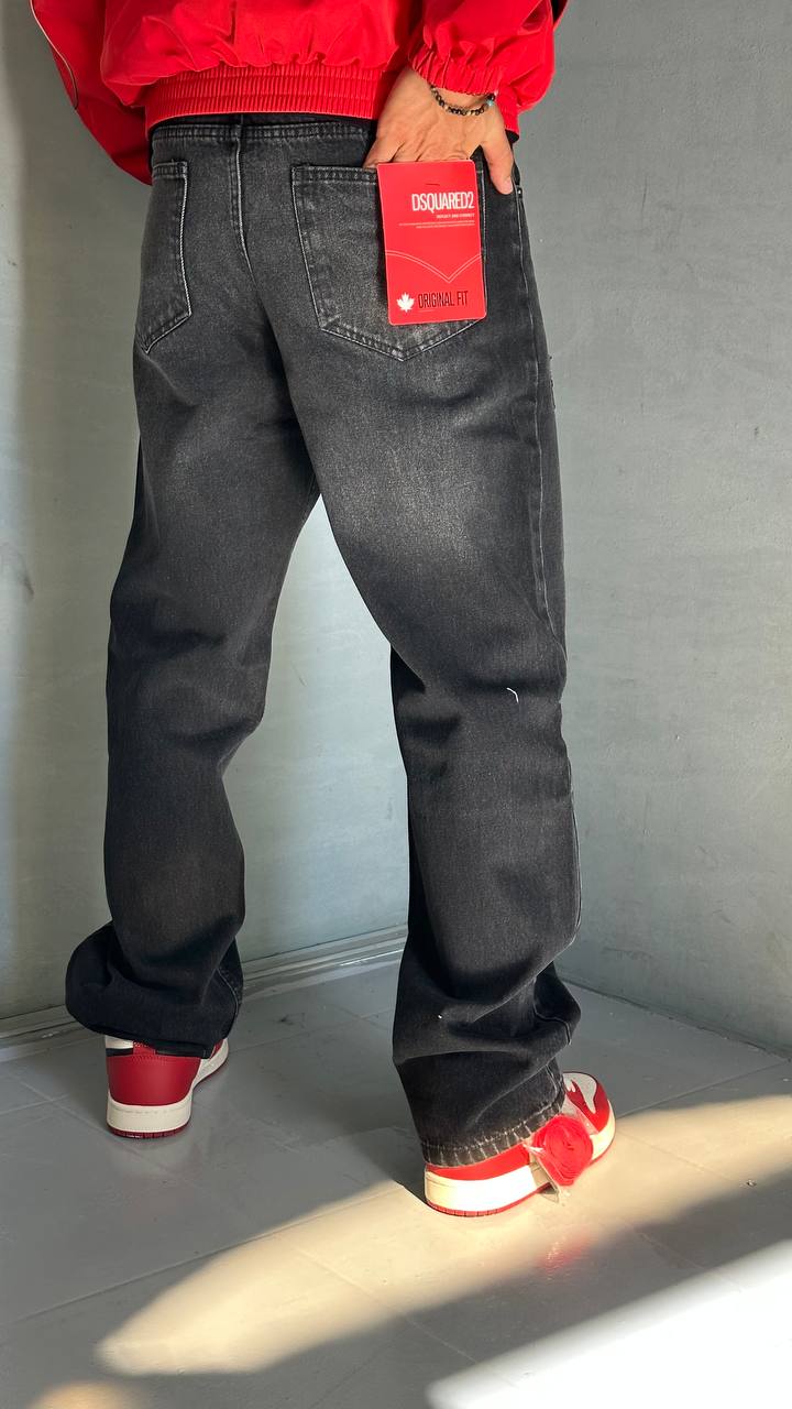 Semi-Baggy Jeans