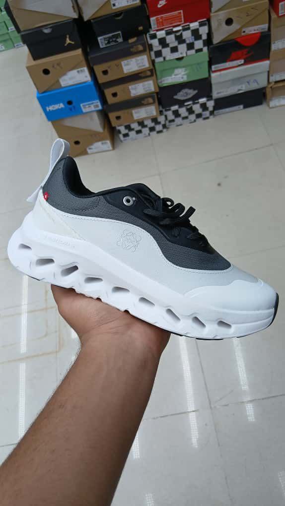 On Running Cloudtilt Sand Cream