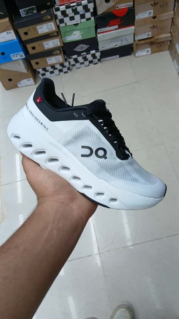 On Running Cloudtilt Sand Cream