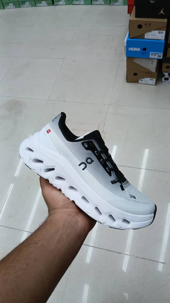 On Running Cloudtilt Sand Cream