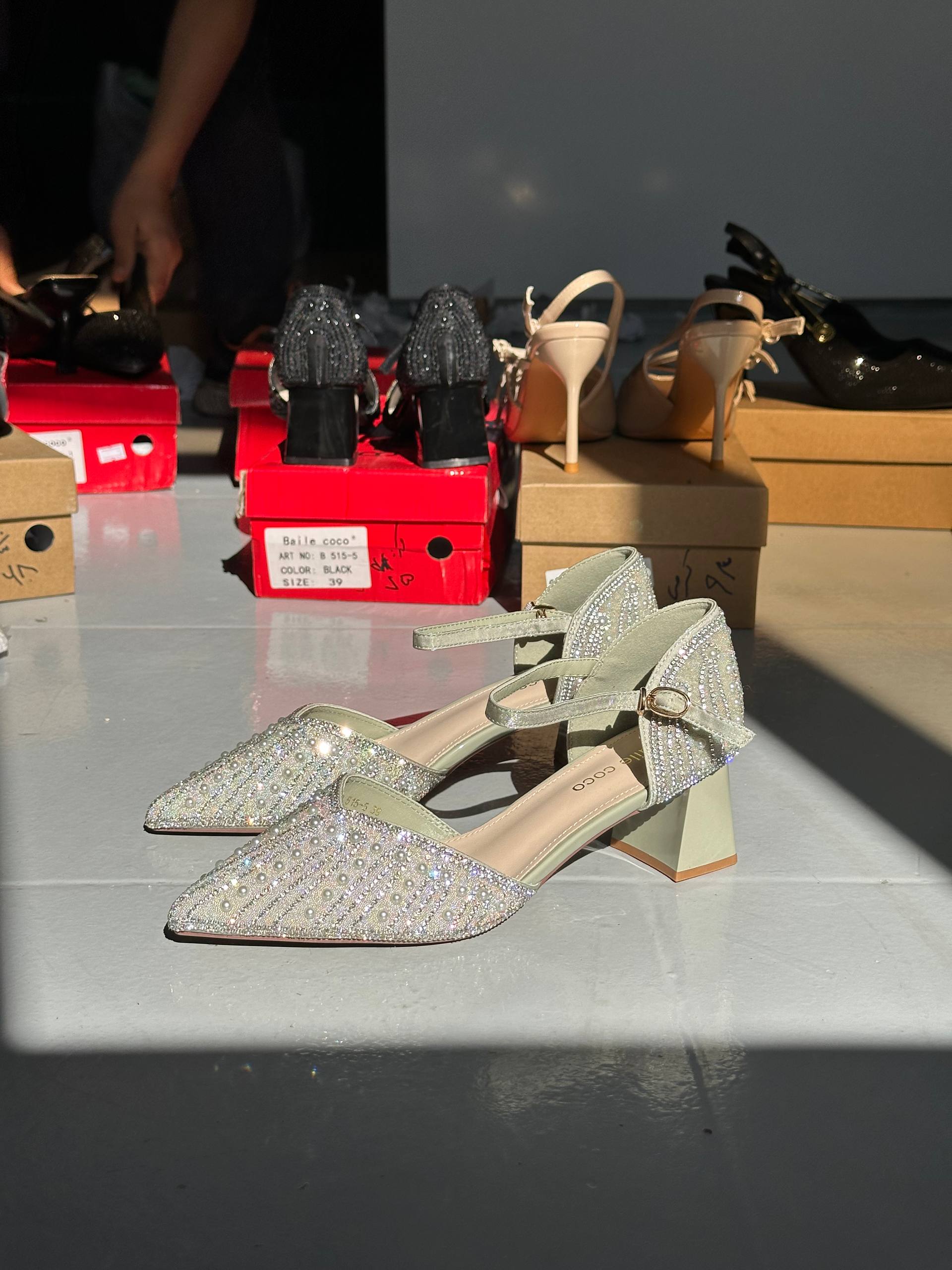 Women's formal shoes