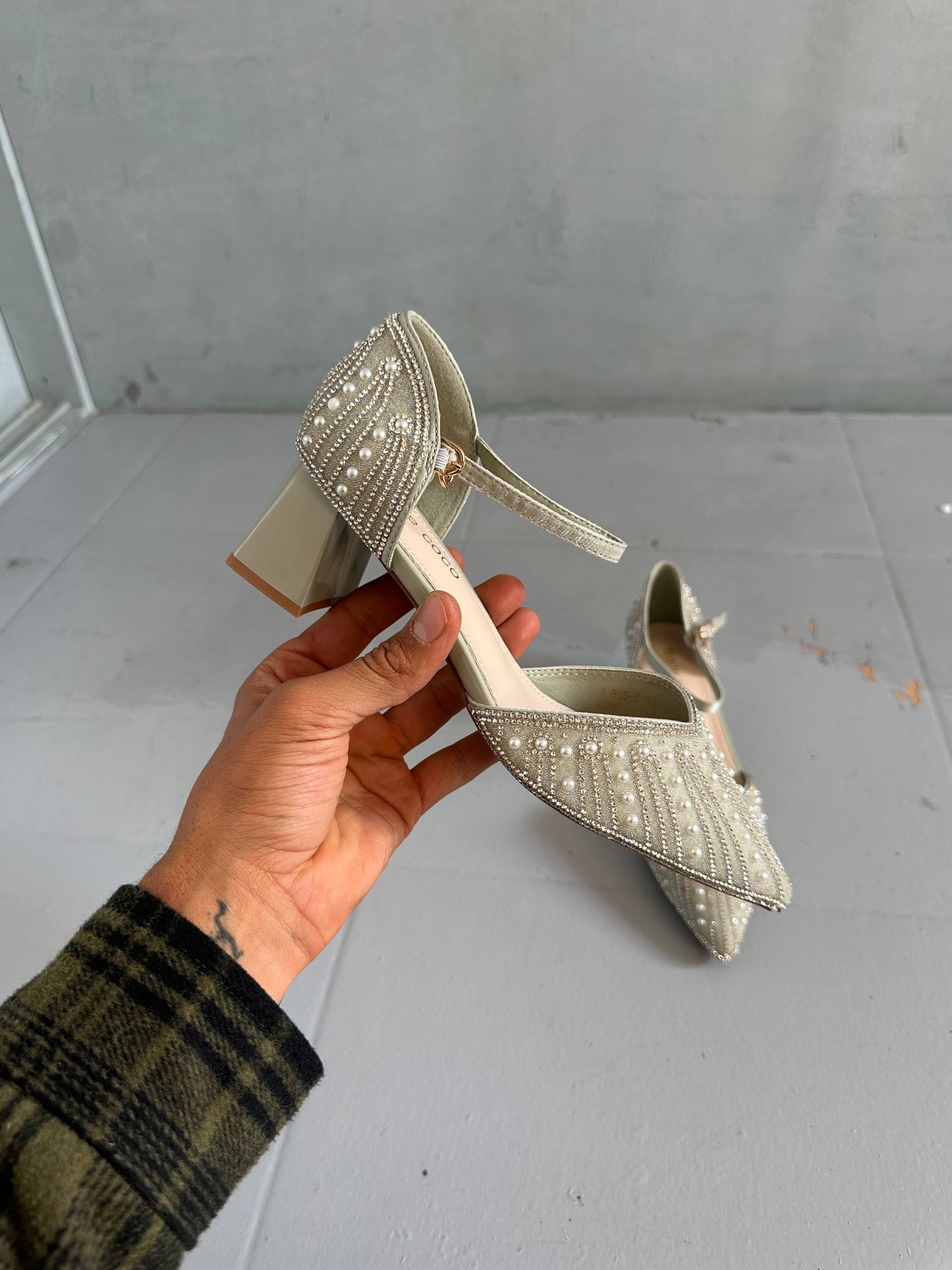 Women's formal shoes