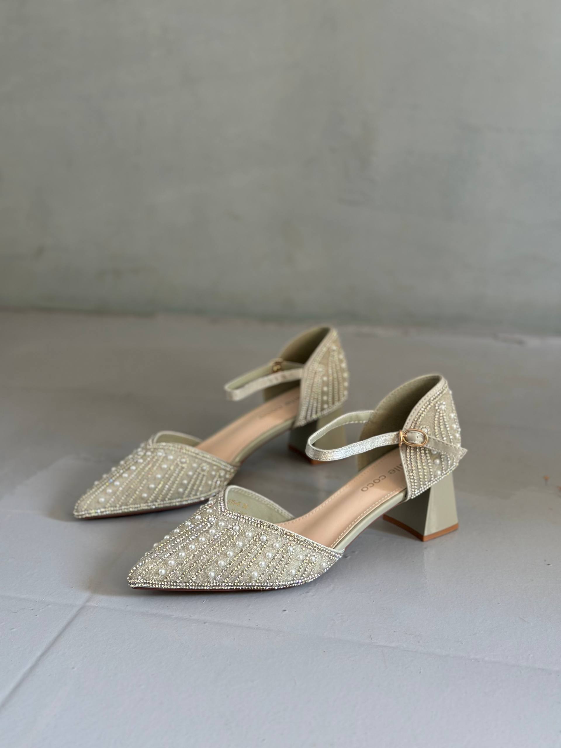 Women's formal shoes