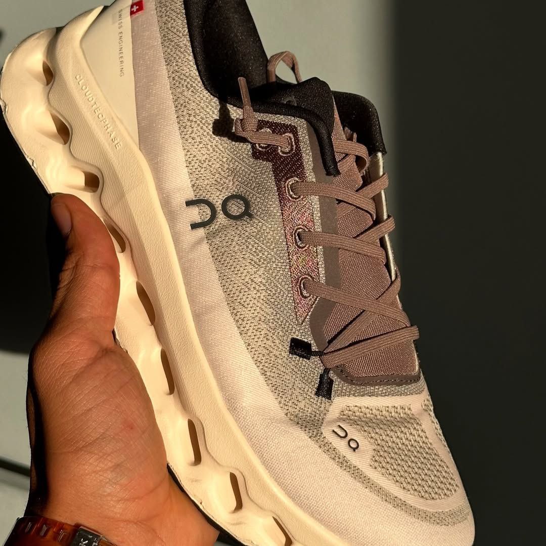 On Running Cloudtilt Sand Cream