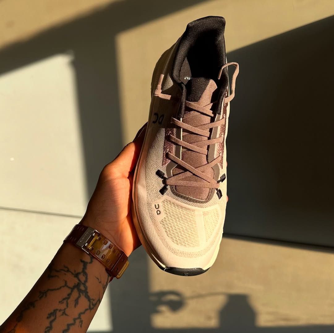 On Running Cloudtilt Sand Cream