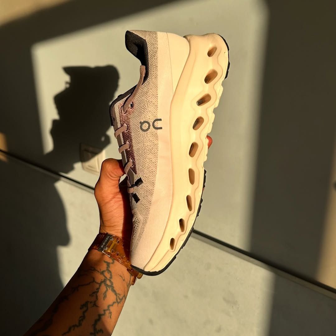 On Running Cloudtilt Sand Cream