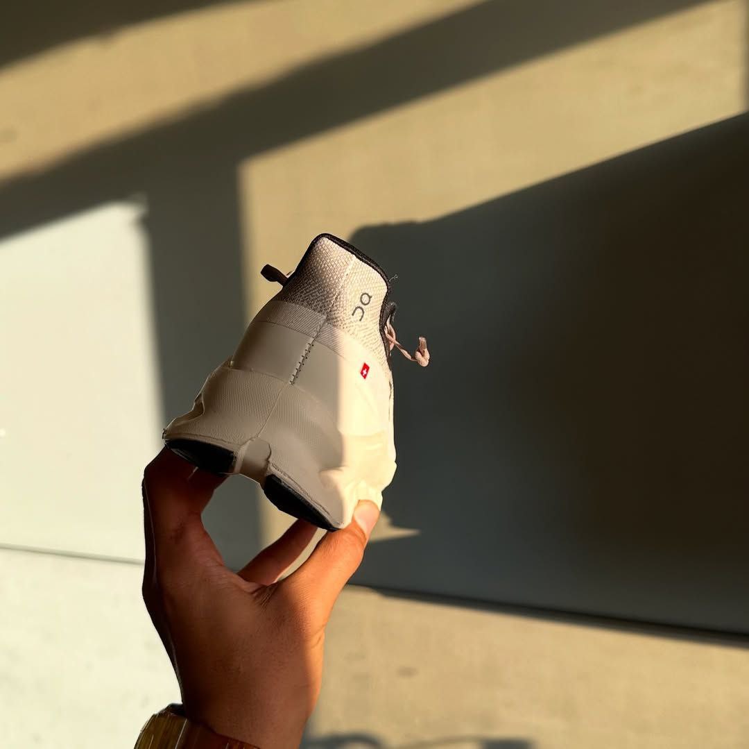 On Running Cloudtilt Sand Cream