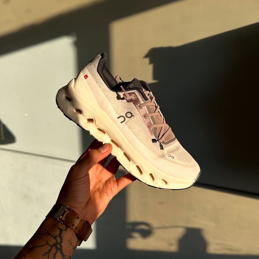 On Running Cloudtilt Sand Cream