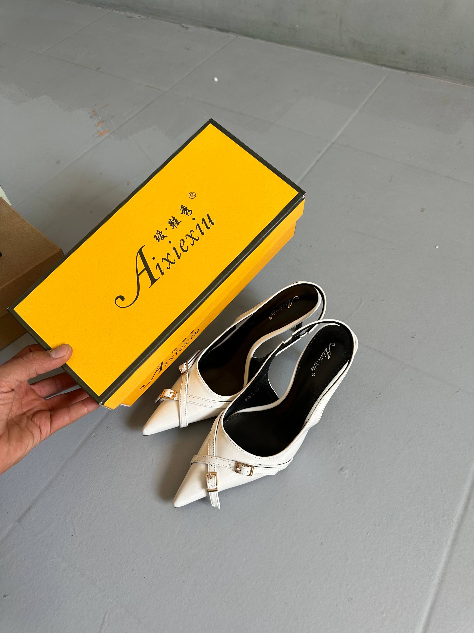 Women's formal shoes