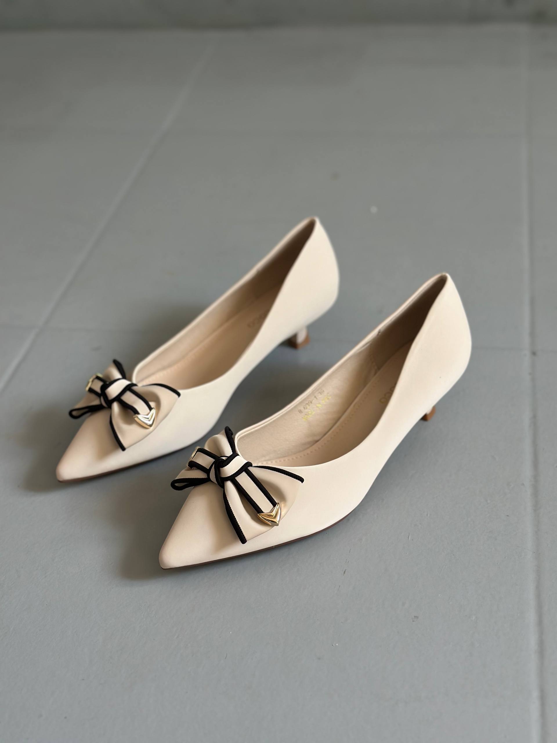 Women's formal shoes