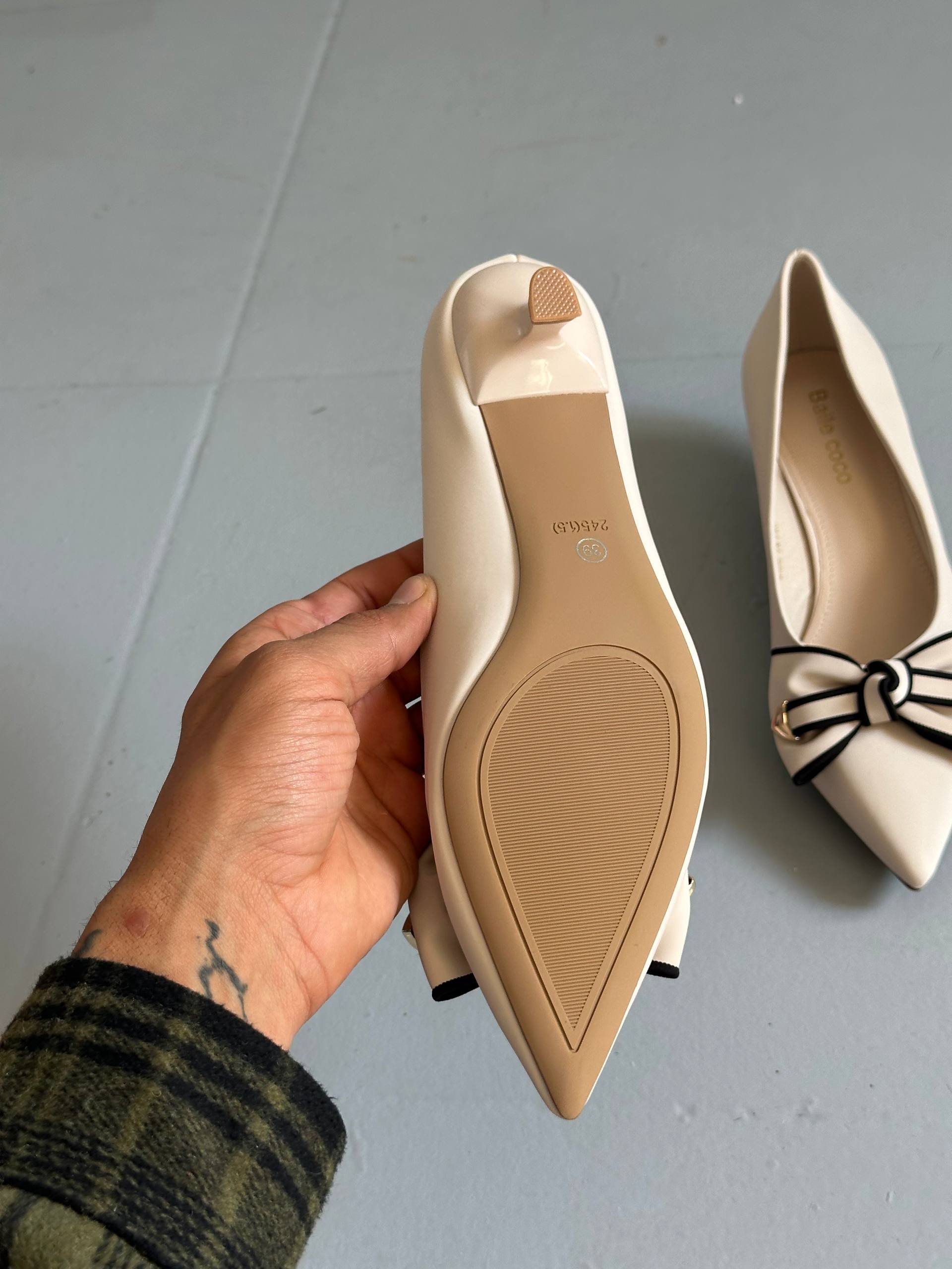 Women's formal shoes