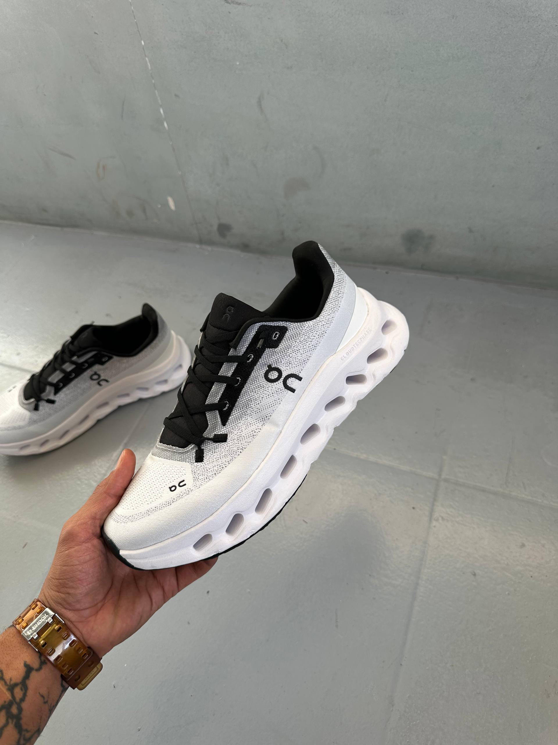 On Running Cloudtilt Sand Cream