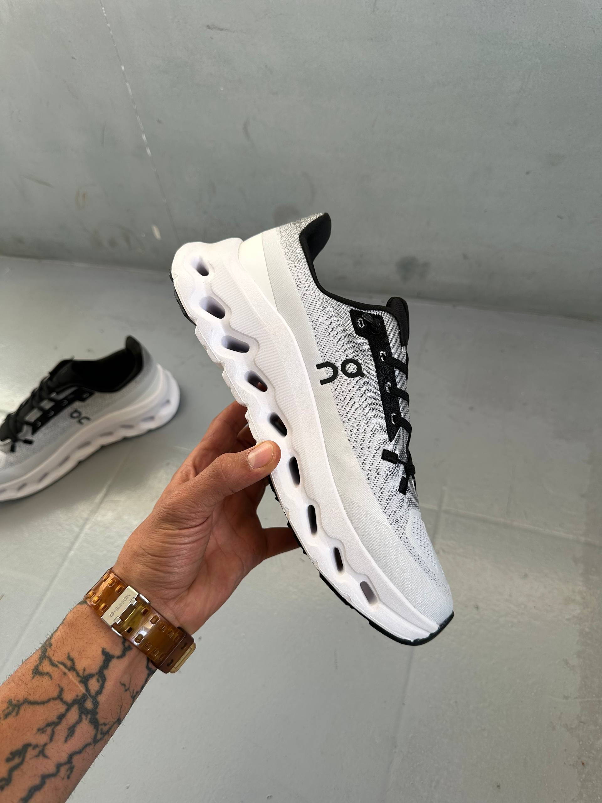 On Running Cloudtilt Sand Cream