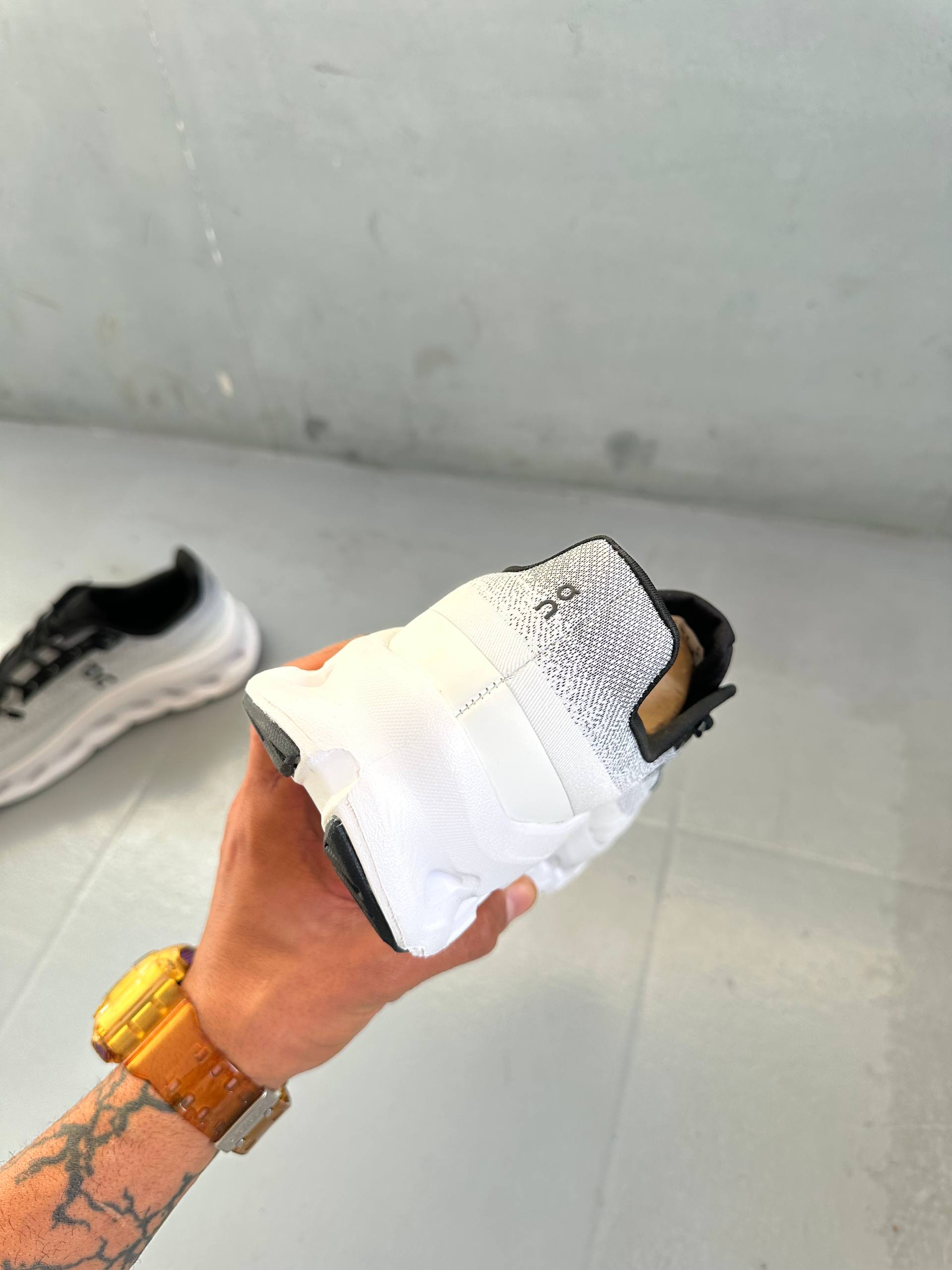 On Running Cloudtilt Sand Cream