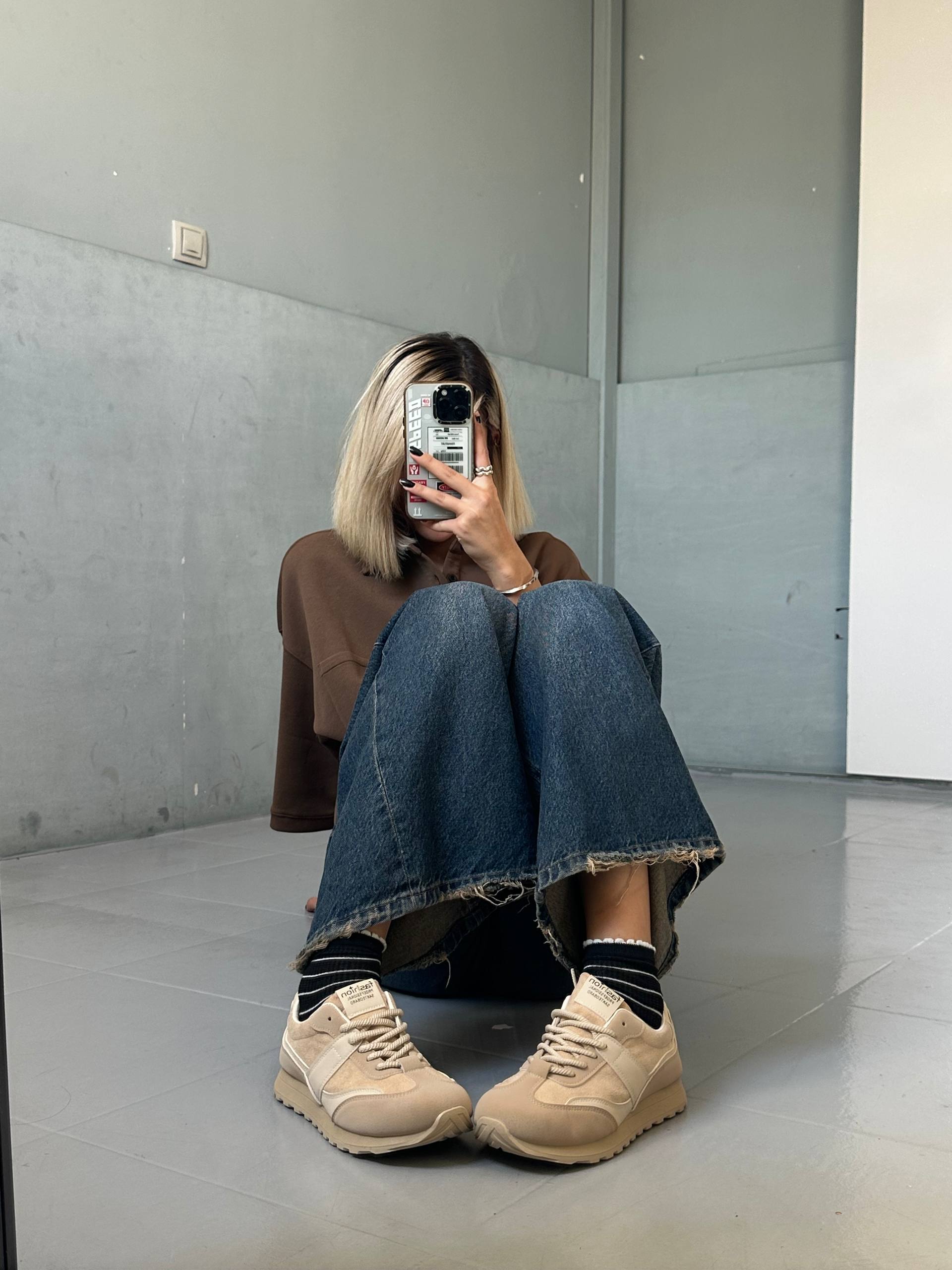 Fashionable sneakers