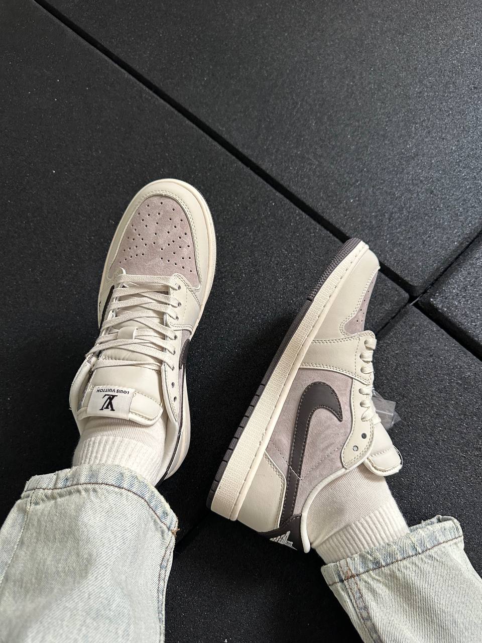 Jordan 1 Travis Scott Louis Vuitton