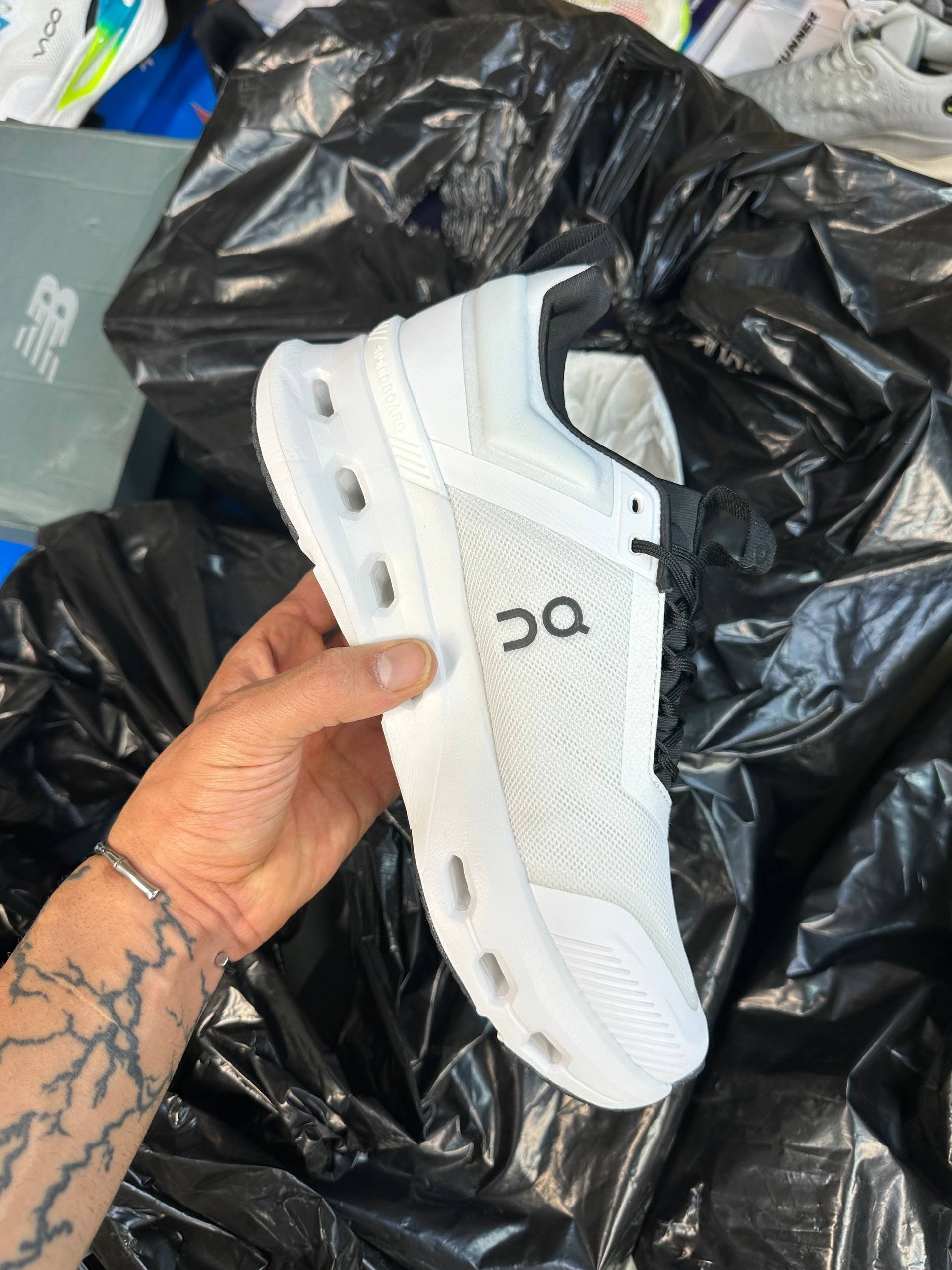 On Running Cloudtilt Sand Cream