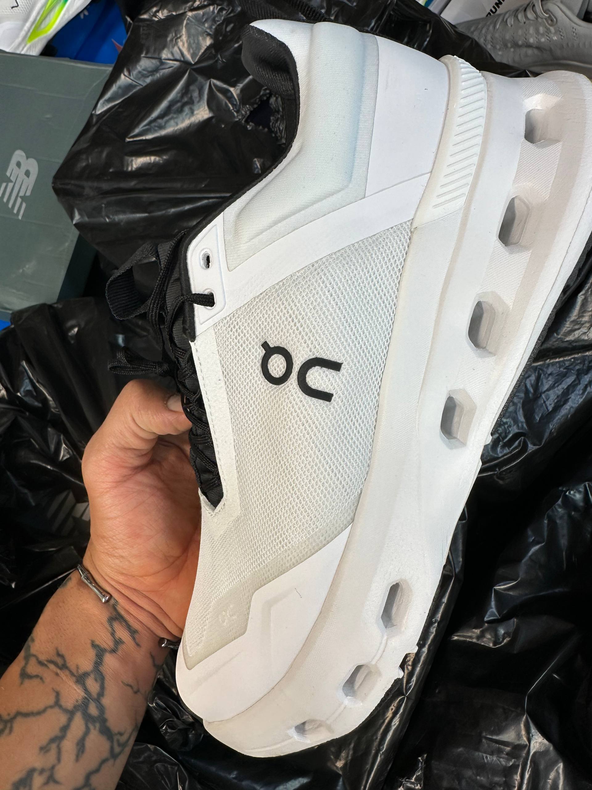 On Running Cloudtilt Sand Cream