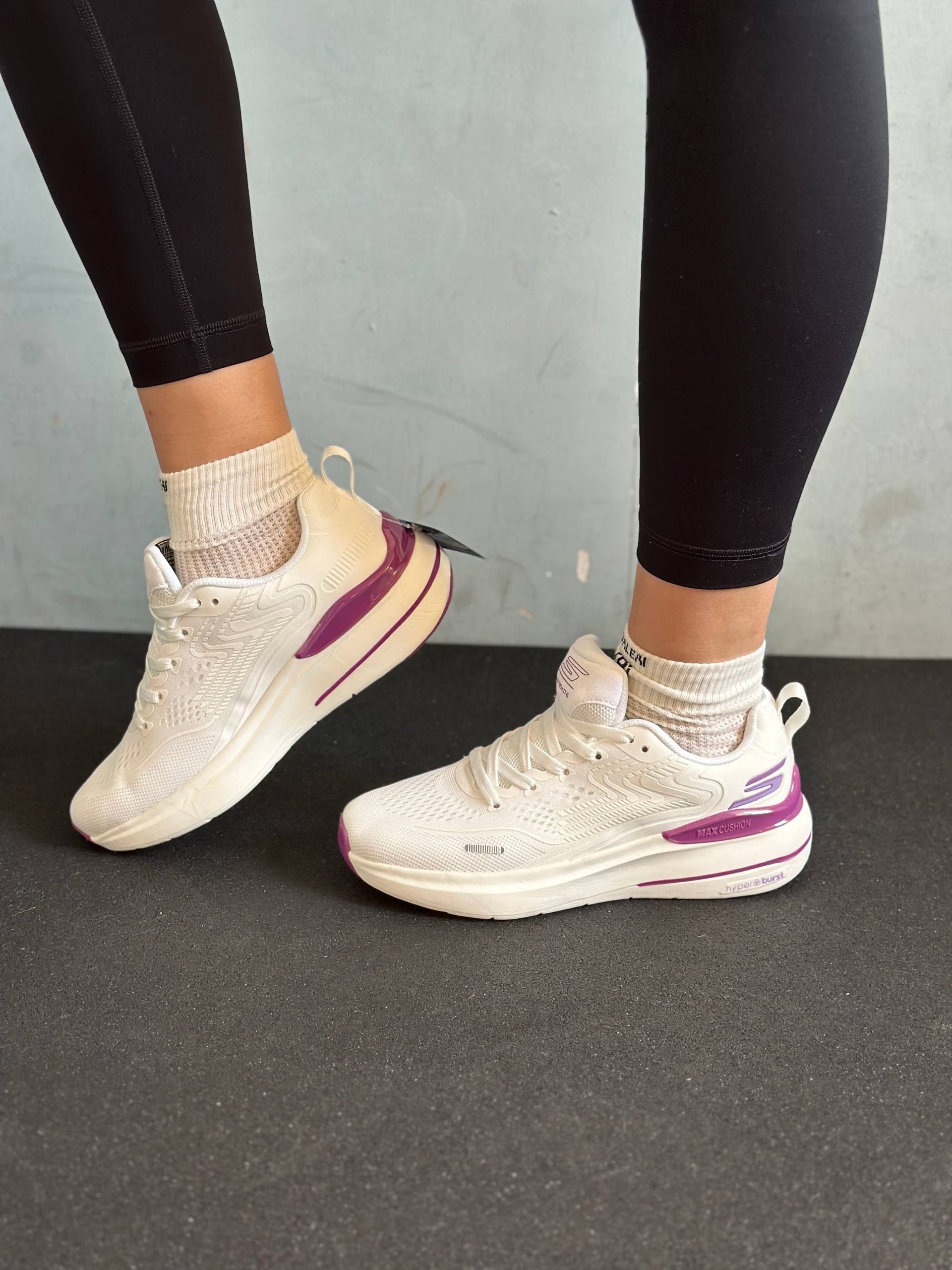 Skechers Max Road 6