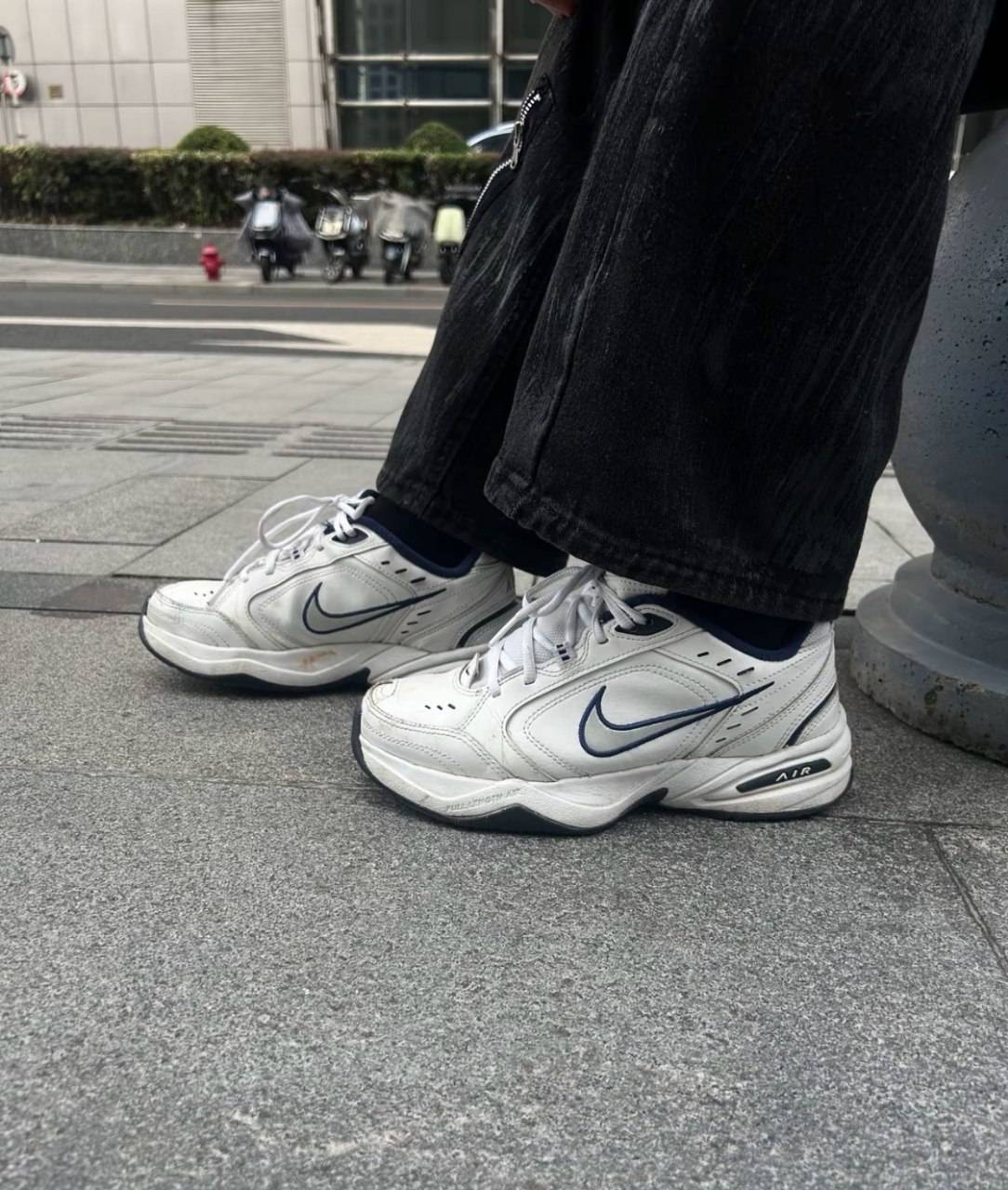 Nike Air Monarch