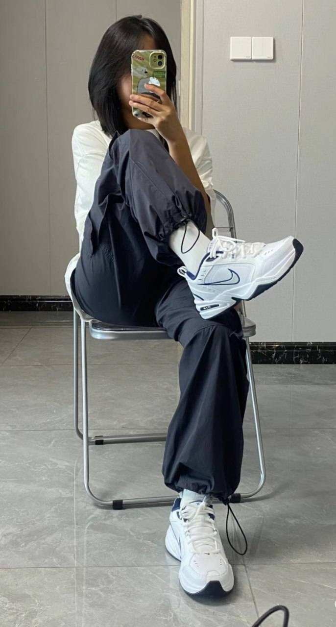 Nike Air Monarch
