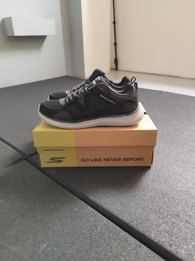 Skechers Quantum Flex، اسکیچرز کوانتوم فلکس، کفش راحت اسکیچرز، کتانی سبک Skechers، کفش پیاده‌روی اسکیچرز، کفش روزمره اسپرت، Skechers Flex shoes، کفش تنفسی اسکیچرز، کتانی سبک روزمره، کفش منعطف Skechers