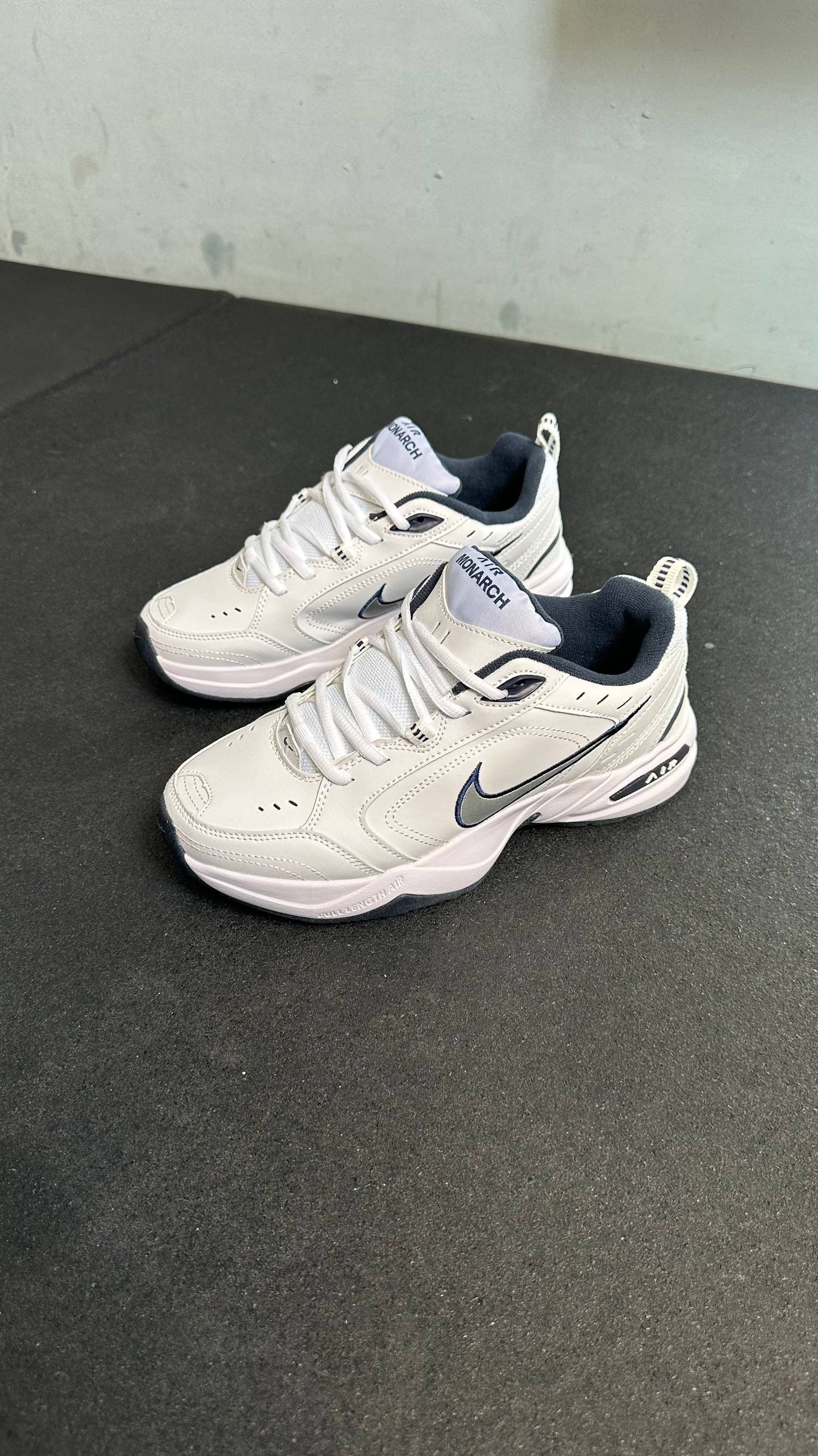 Nike Air Monarch