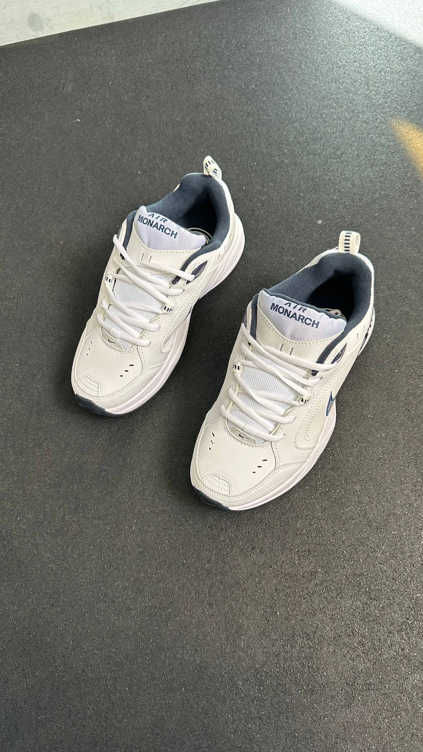 Nike Air Monarch